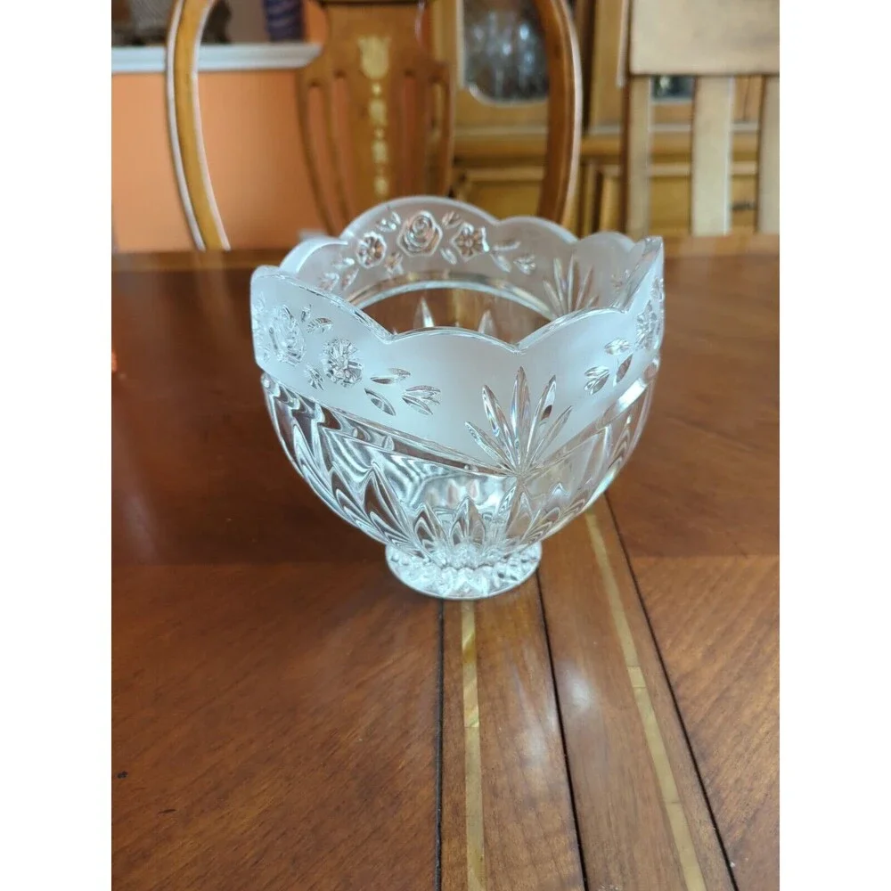 Vintage Oneida Southern Garden Pattern. Lead Crystal Petal Bowl / Potpourri.